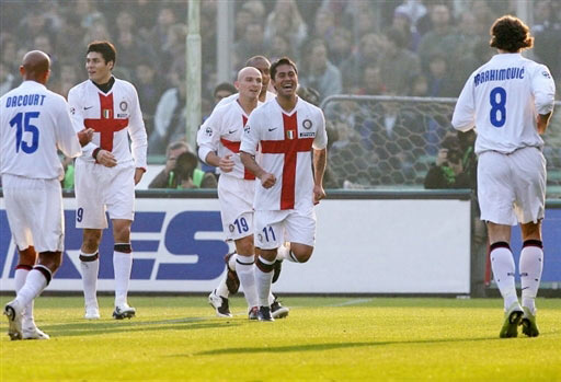 边后卫内收 边后卫内收